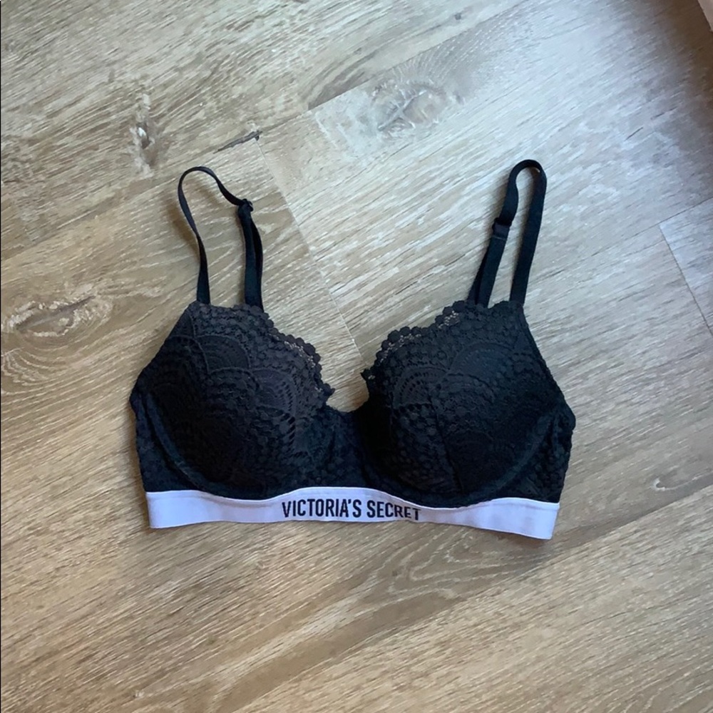 VICTORIA’S SECRET black bra